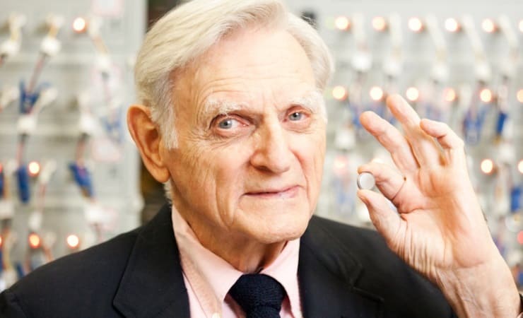 Американский физик утверждает, что теперь емкость батарей можно будет увеличить в три раза